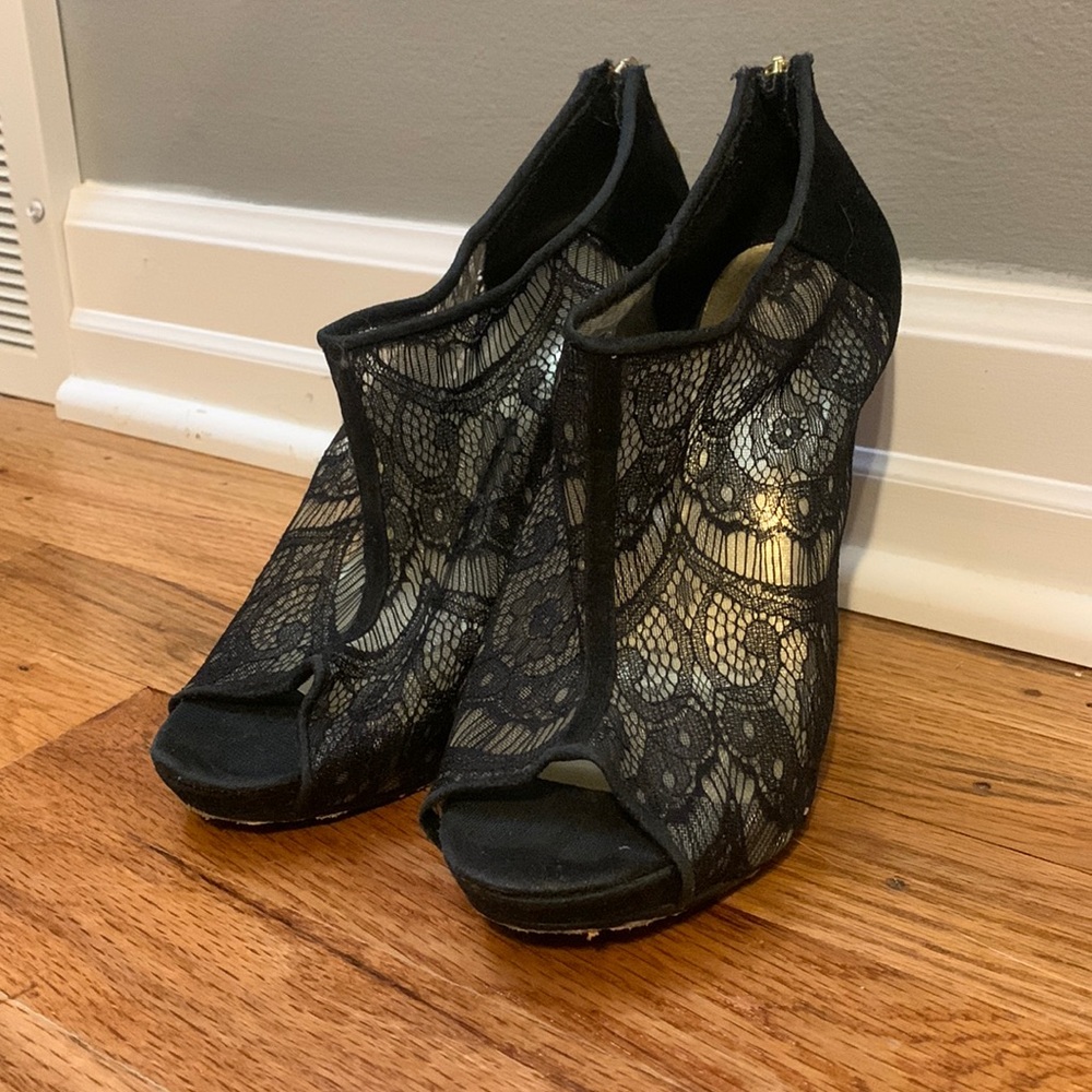 Black lace heel